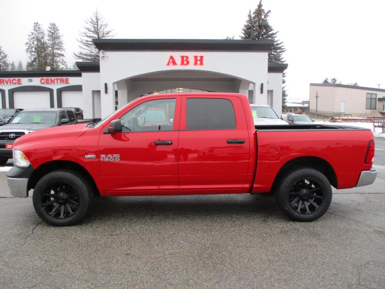 2017 RAM 1500 ST Crew Cab 4x4 Photo1