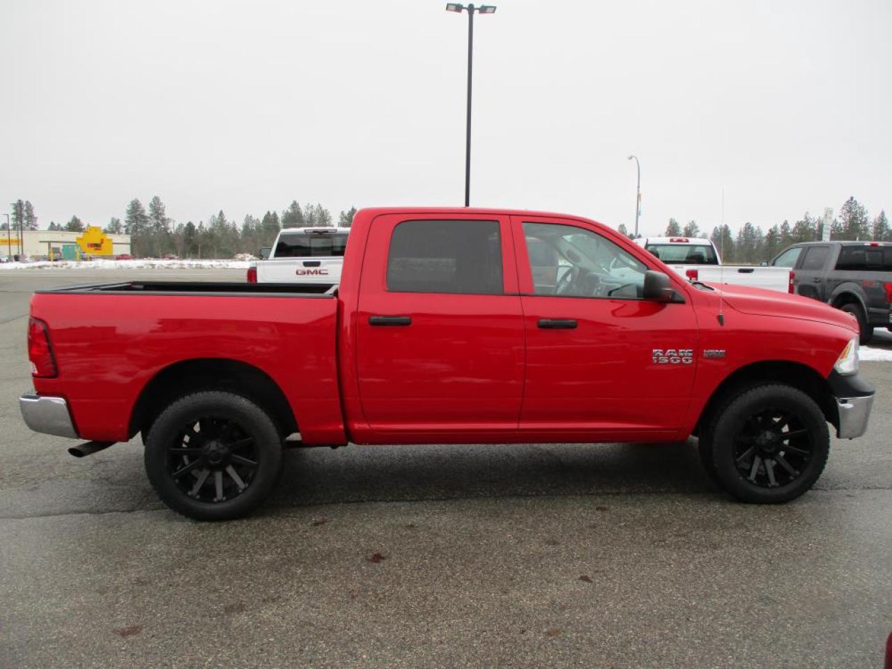 2017 RAM 1500 ST Crew Cab 4x4 Photo2