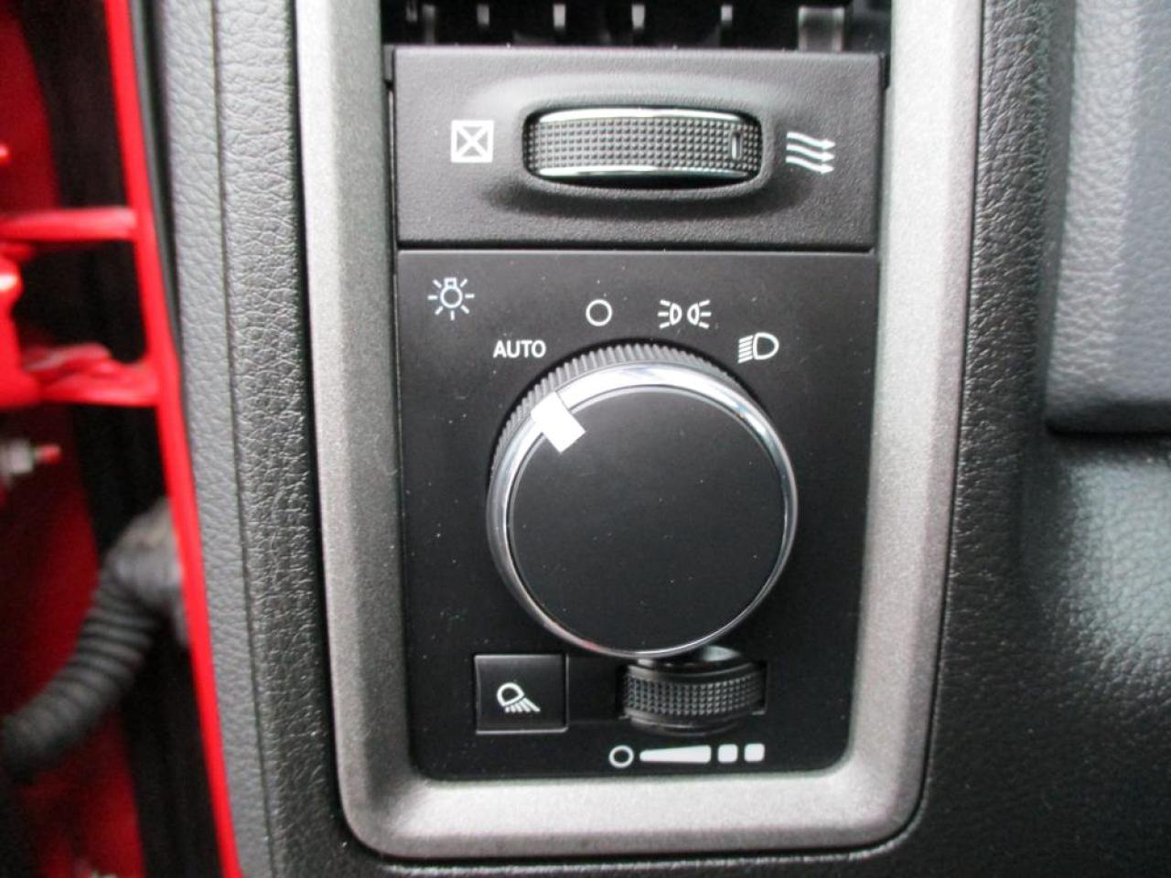 2017 RAM 1500 ST Crew Cab 4x4 Photo10