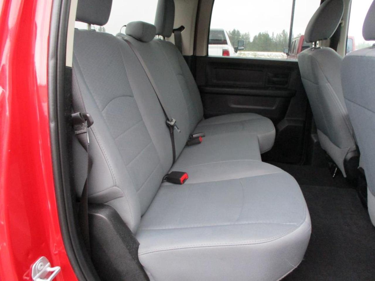 2017 RAM 1500 ST Crew Cab 4x4 Photo13