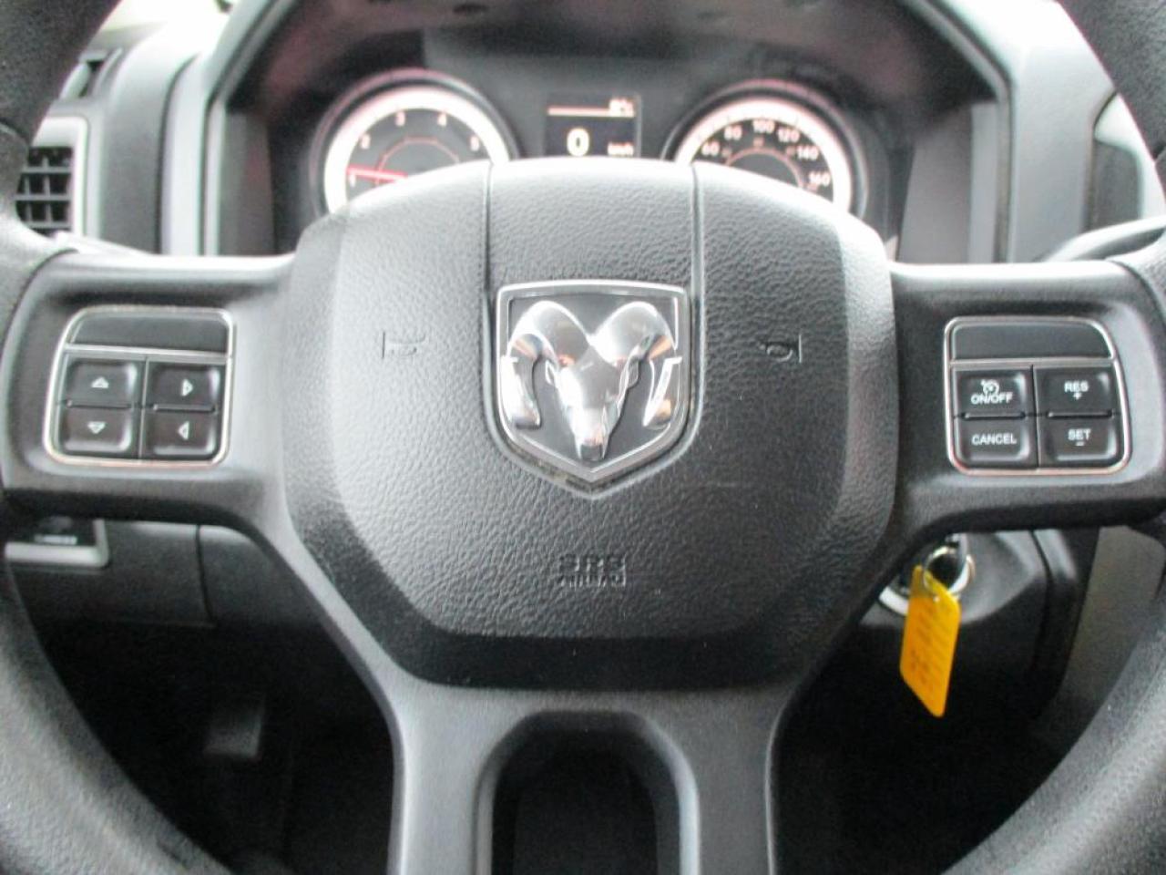 2017 RAM 1500 ST Crew Cab 4x4 Photo15