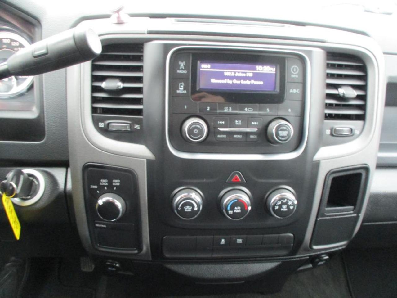 2017 RAM 1500 ST Crew Cab 4x4 Photo17