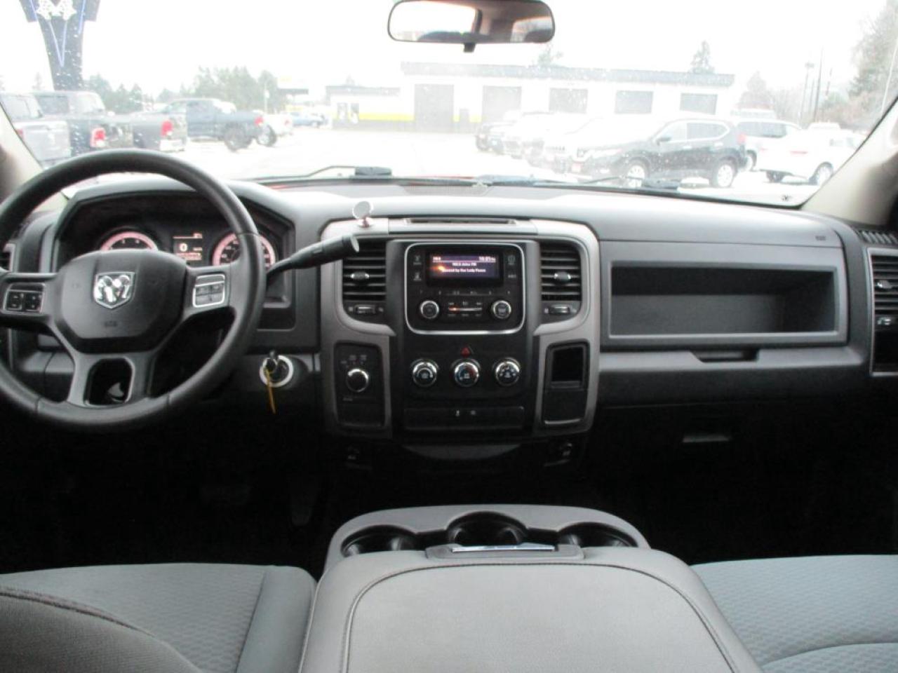 2017 RAM 1500 ST Crew Cab 4x4 Photo18