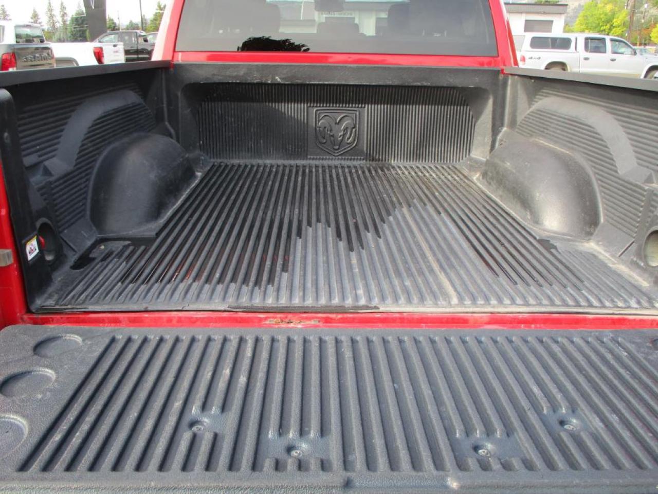 2017 RAM 1500 ST Crew Cab 4x4 Photo8