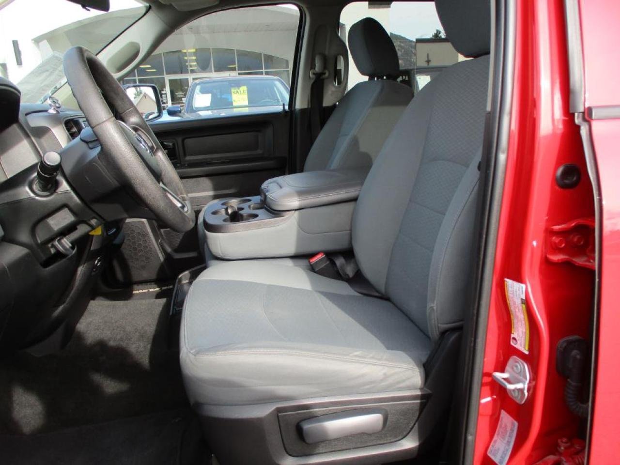 2017 RAM 1500 ST Crew Cab 4x4 Photo