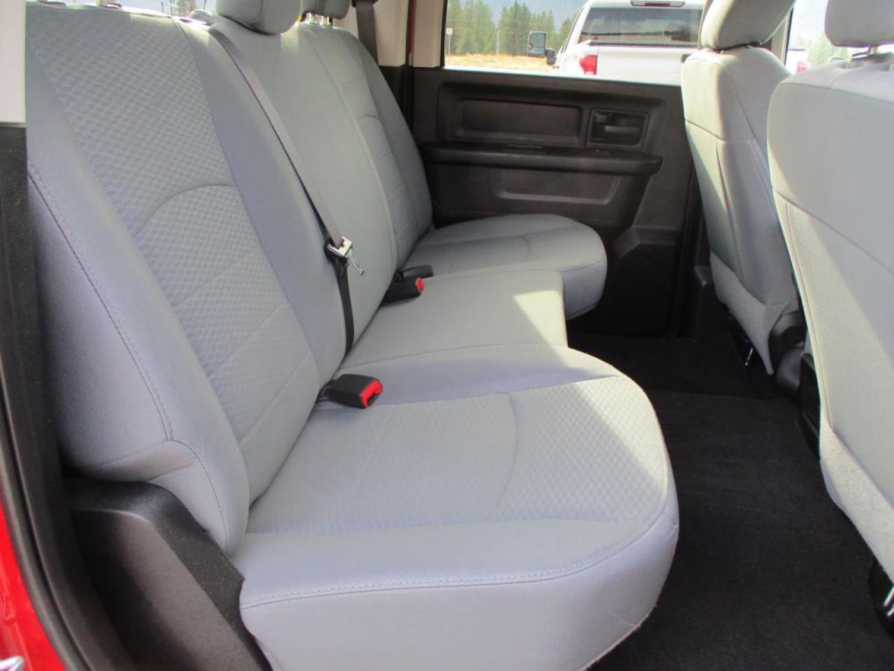 2017 RAM 1500 ST Crew Cab 4x4 Photo14