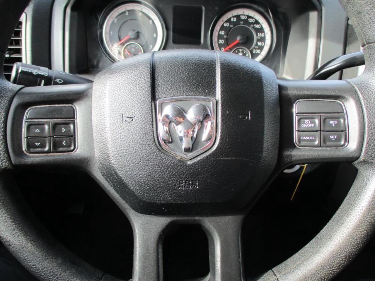 2017 RAM 1500 ST Crew Cab 4x4 Photo16