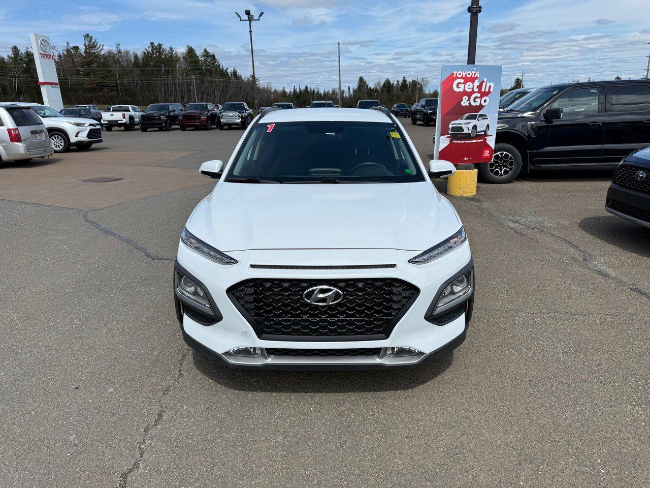 2021 Hyundai KONA SEL Photo1