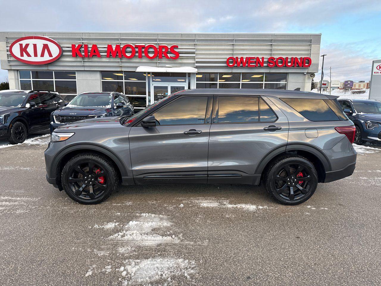 2021 Ford Explorer ST Photo3