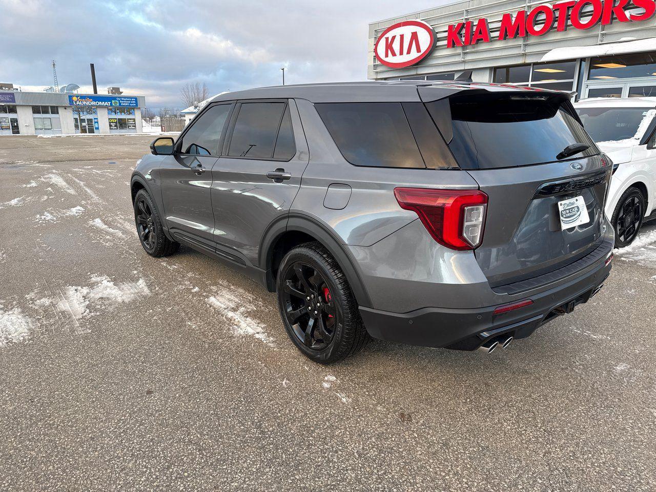 2021 Ford Explorer ST Photo4