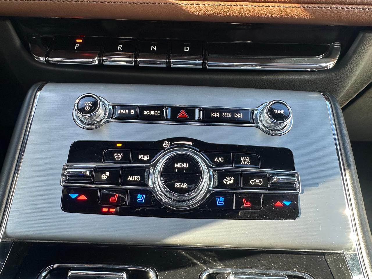 2023 Lincoln Aviator RESERVE MODEL | 6 PASS | AWD| LEATHER | PANO ROOF Photo