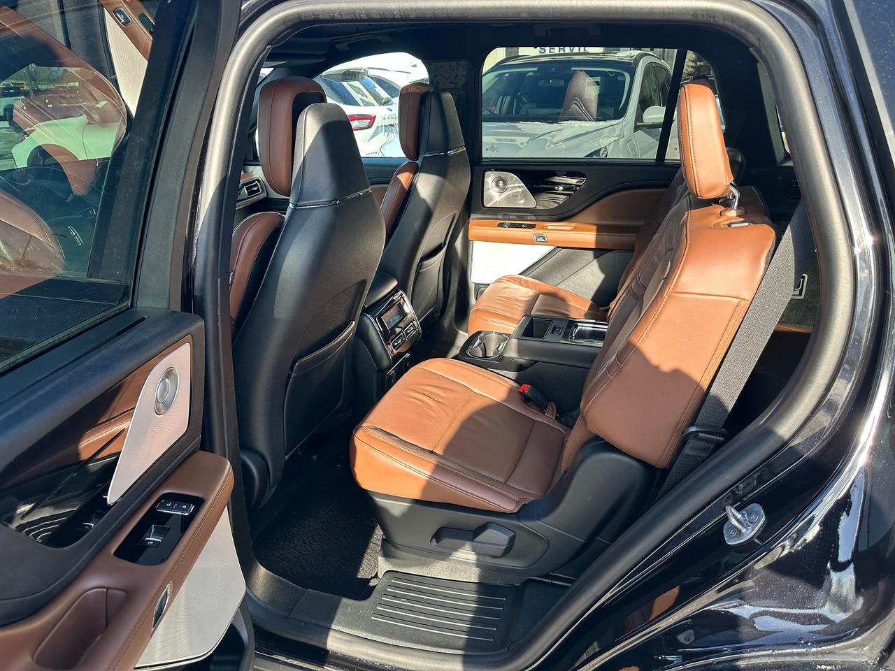 2023 Lincoln Aviator RESERVE MODEL | 6 PASS | AWD| LEATHER | PANO ROOF Photo
