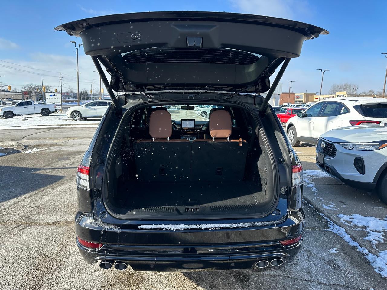 2023 Lincoln Aviator RESERVE MODEL | 6 PASS | AWD| LEATHER | PANO ROOF Photo
