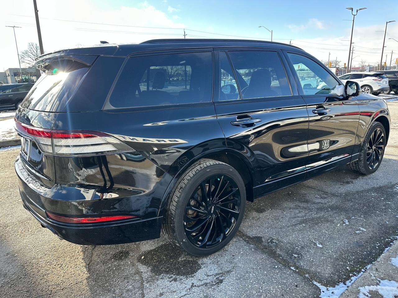 2023 Lincoln Aviator RESERVE MODEL | 6 PASS | AWD| LEATHER | PANO ROOF Photo