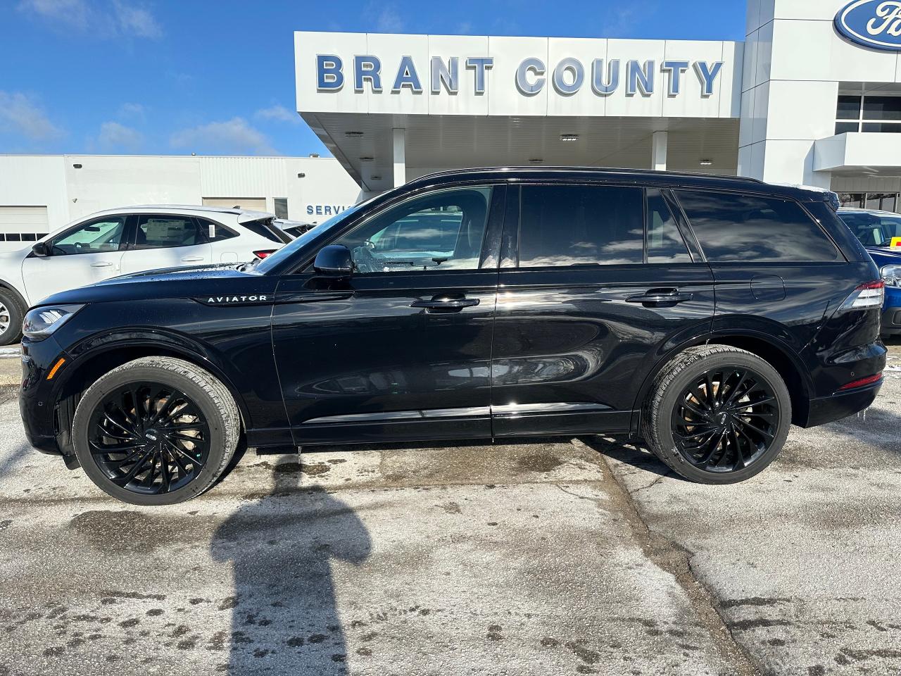2023 Lincoln Aviator RESERVE MODEL | 6 PASS | AWD| LEATHER | PANO ROOF Photo