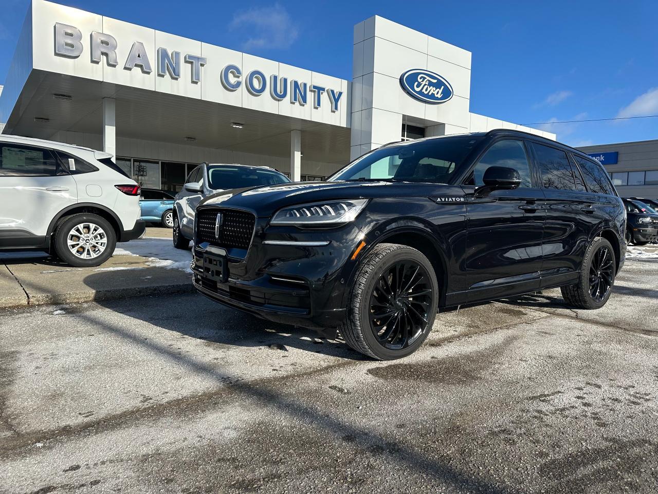 2023 Lincoln Aviator RESERVE MODEL | 6 PASS | AWD| LEATHER | PANO ROOF Photo