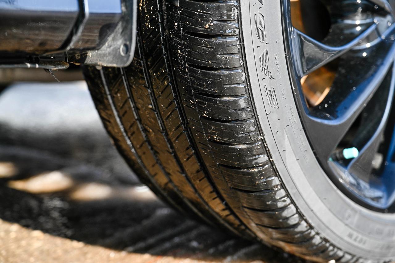 2023 Lincoln Aviator RESERVE MODEL | 6 PASS | AWD| LEATHER | PANO ROOF Photo