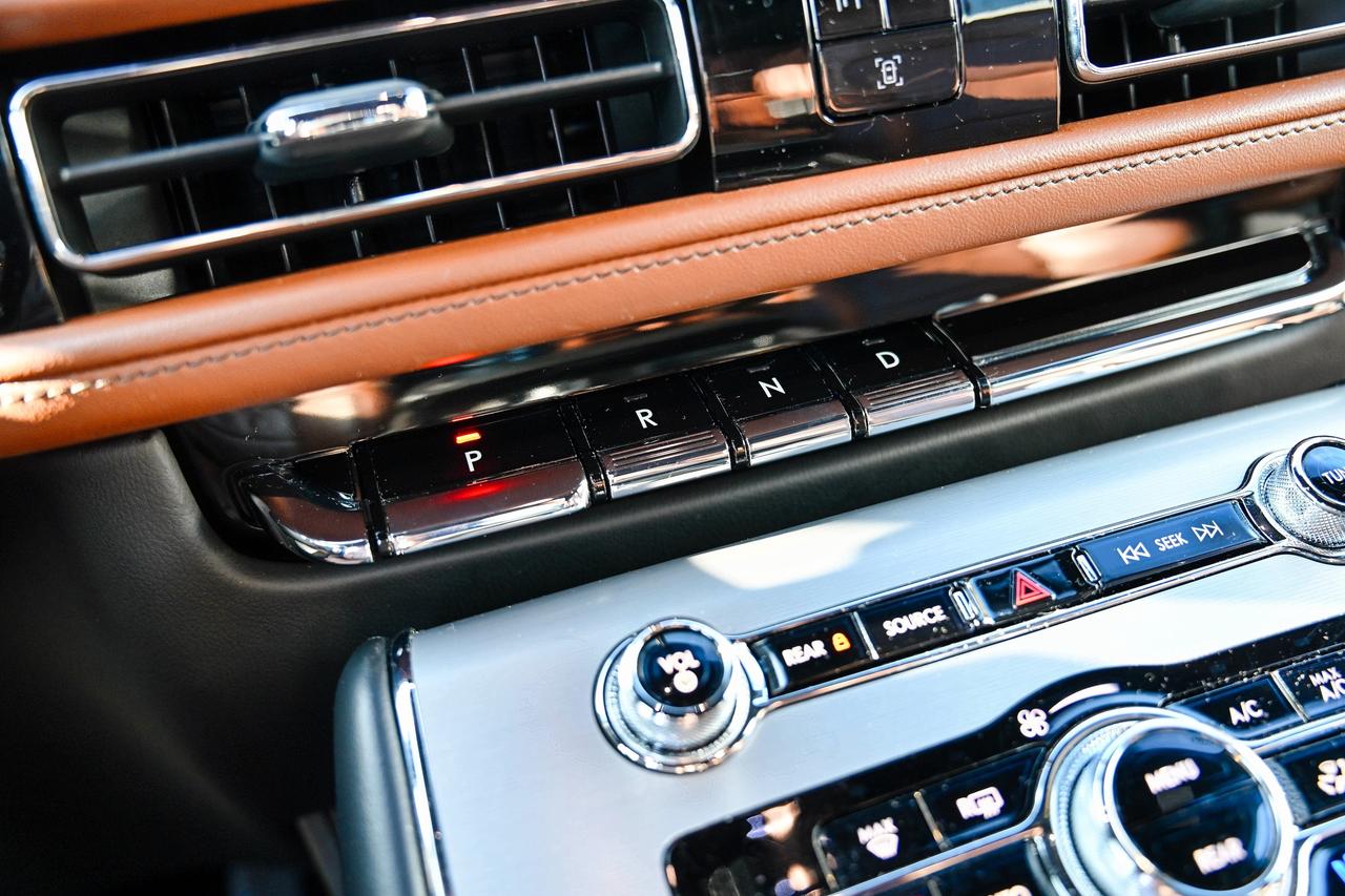 2023 Lincoln Aviator RESERVE MODEL | 6 PASS | AWD| LEATHER | PANO ROOF Photo