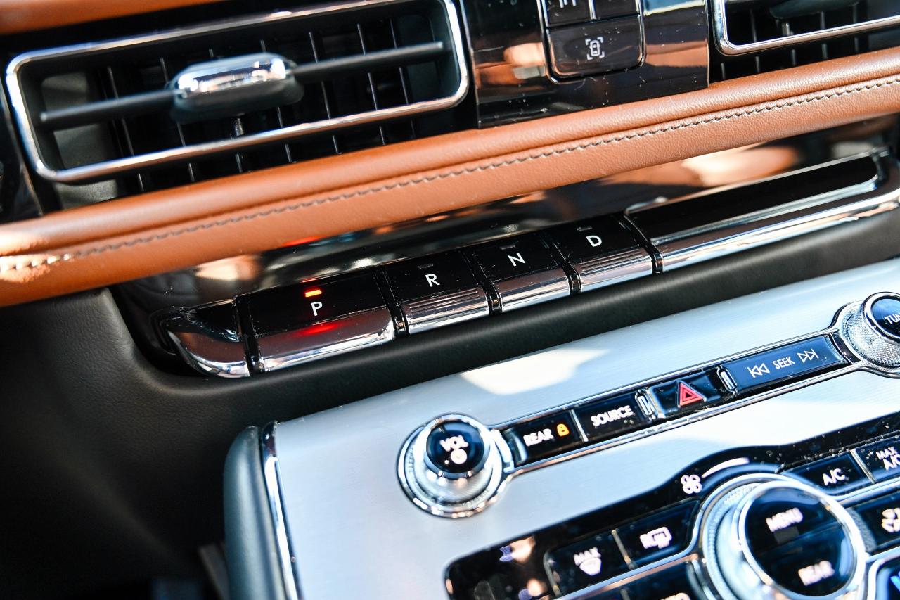 2023 Lincoln Aviator RESERVE MODEL | 6 PASS | AWD| LEATHER | PANO ROOF Photo