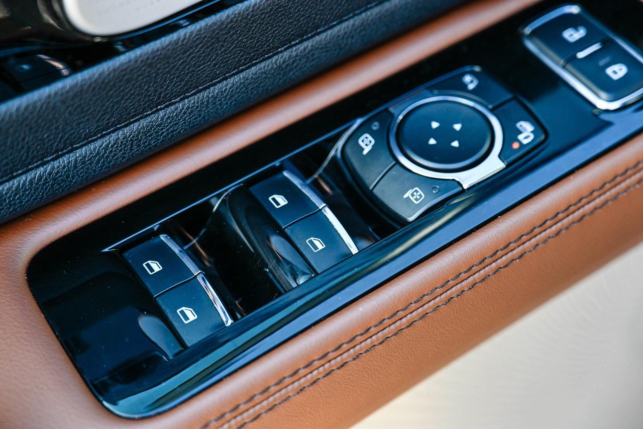 2023 Lincoln Aviator RESERVE MODEL | 6 PASS | AWD| LEATHER | PANO ROOF Photo