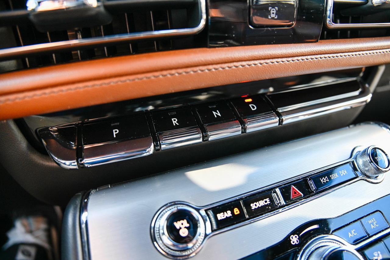 2023 Lincoln Aviator RESERVE MODEL | 6 PASS | AWD| LEATHER | PANO ROOF Photo