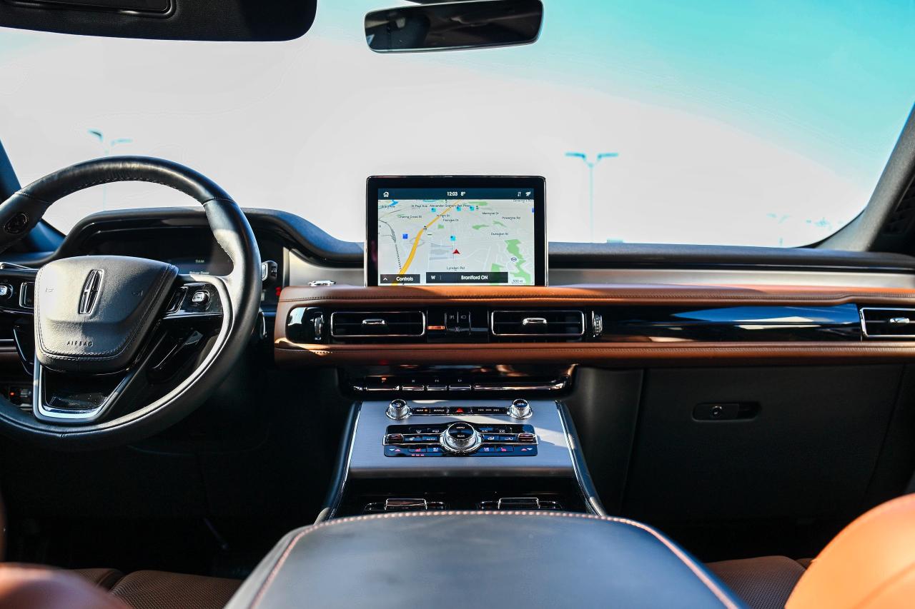 2023 Lincoln Aviator RESERVE MODEL | 6 PASS | AWD| LEATHER | PANO ROOF Photo