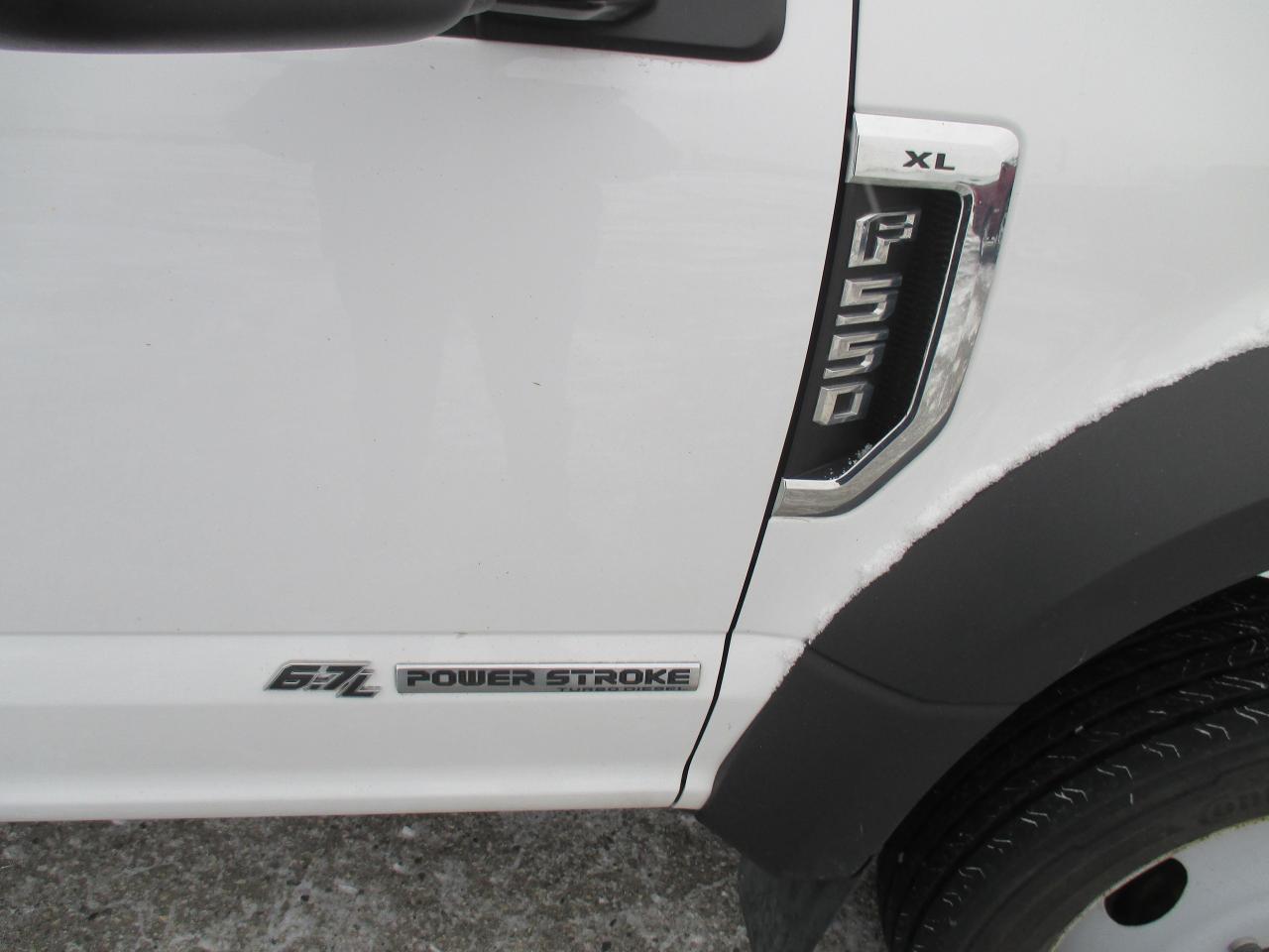 2022 Ford F-550 XL 4WD Crew Cab 203" WB 84" CA DUMP TRUCK - Photo #9