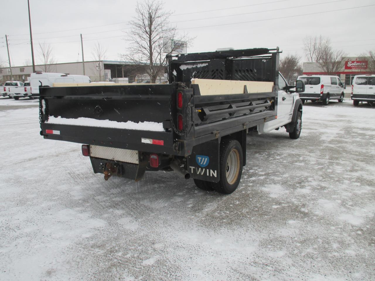 2022 Ford F-550 XL 4WD Crew Cab 203" WB 84" CA DUMP TRUCK - Photo #5