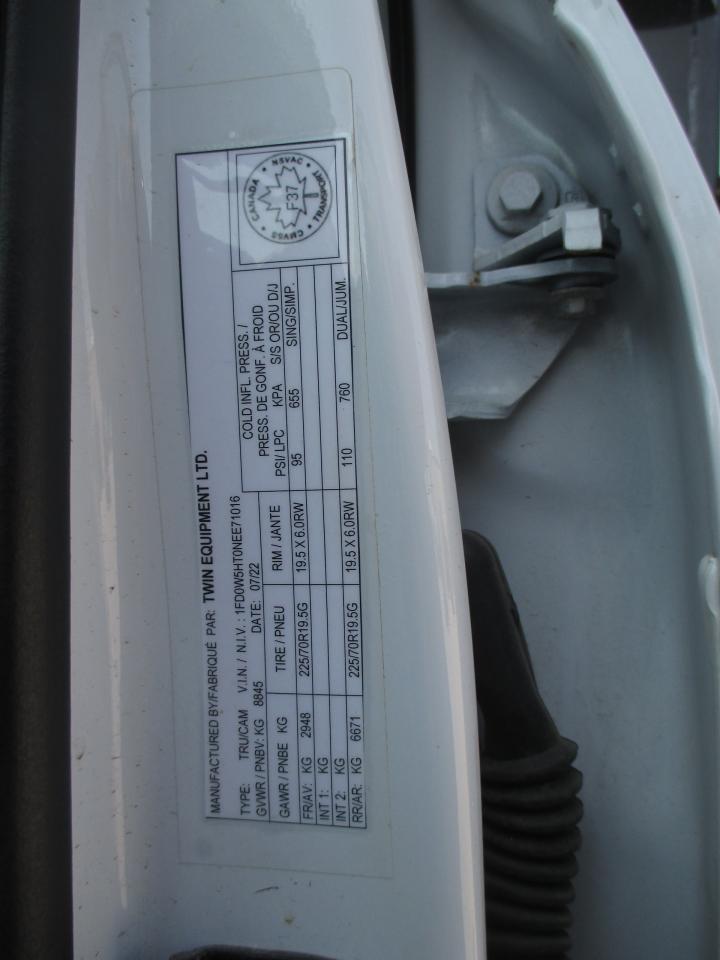 2022 Ford F-550 XL 4WD Crew Cab 203" WB 84" CA DUMP TRUCK - Photo #12