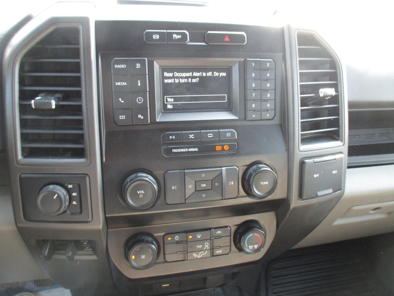 2022 Ford F-550 XL 4WD Crew Cab 203" WB 84" CA DUMP TRUCK - Photo #18