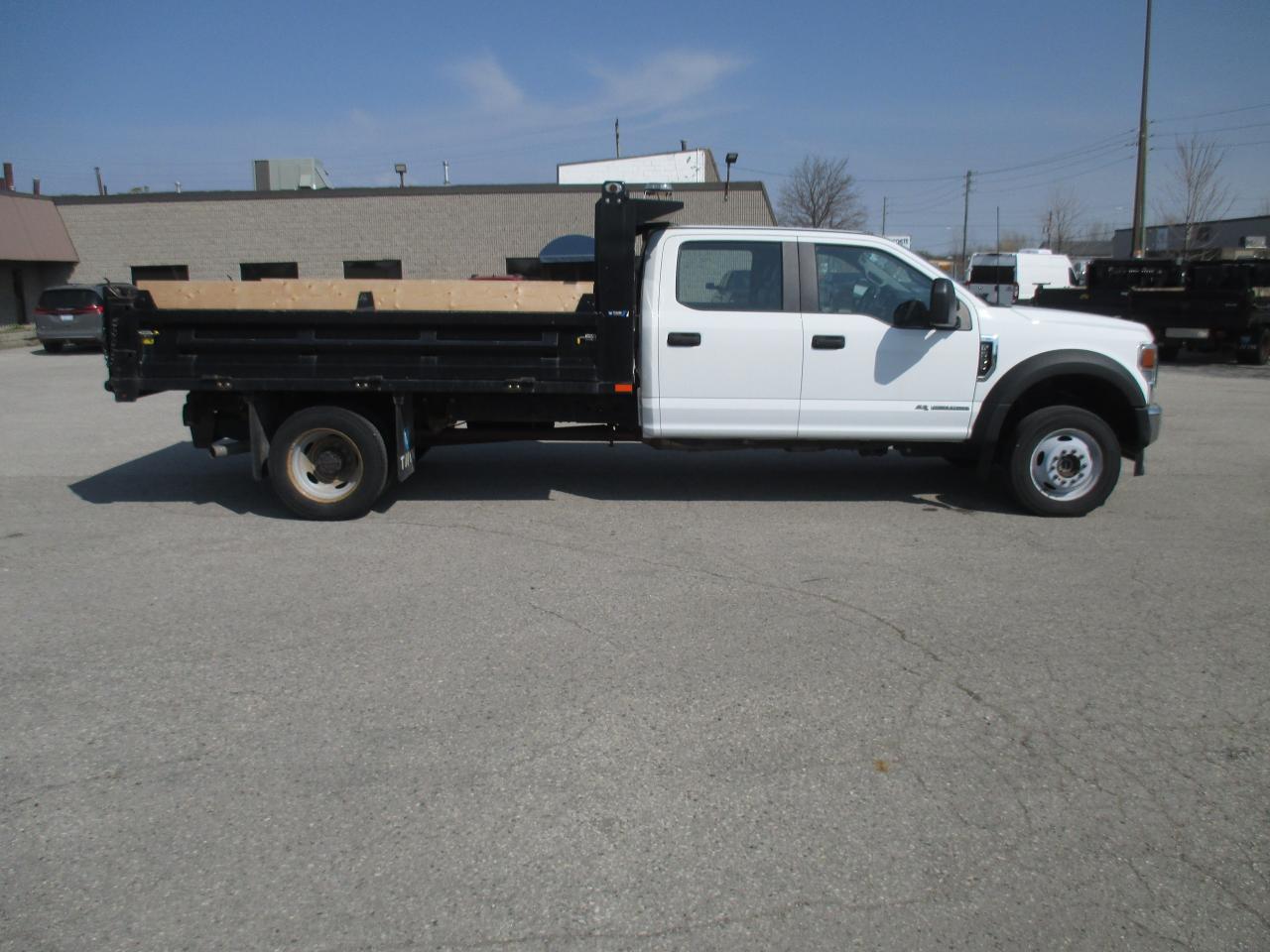 2022 Ford F-550 XL 4WD Crew Cab 203" WB 84" CA DUMP TRUCK - Photo #4