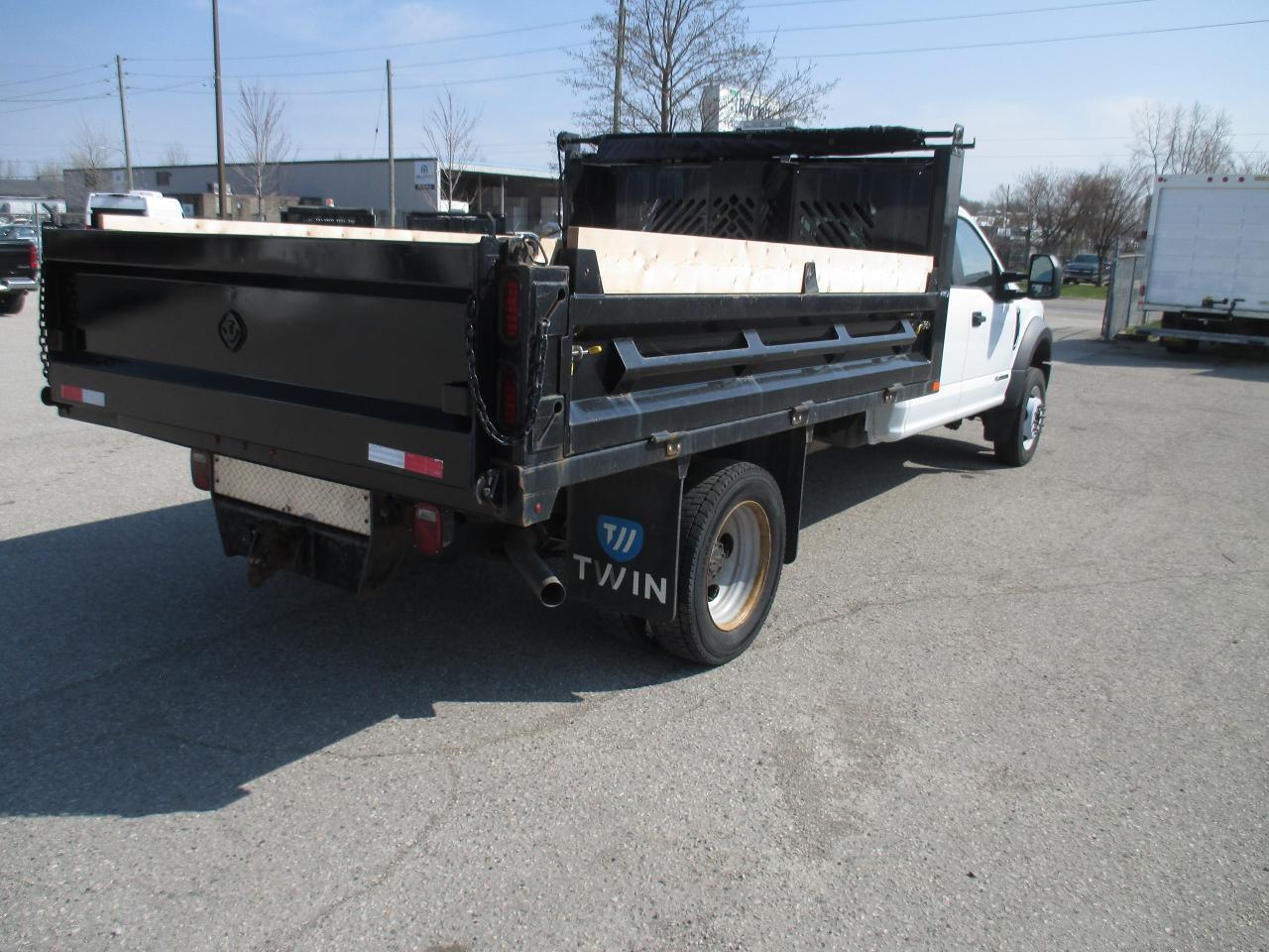 2022 Ford F-550 XL 4WD Crew Cab 203" WB 84" CA DUMP TRUCK - Photo #5