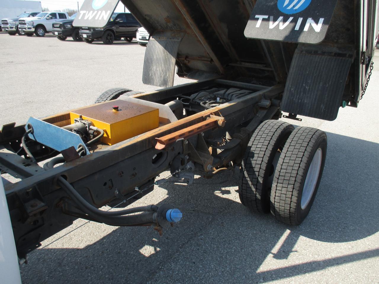 2022 Ford F-550 XL 4WD Crew Cab 203" WB 84" CA DUMP TRUCK - Photo #13