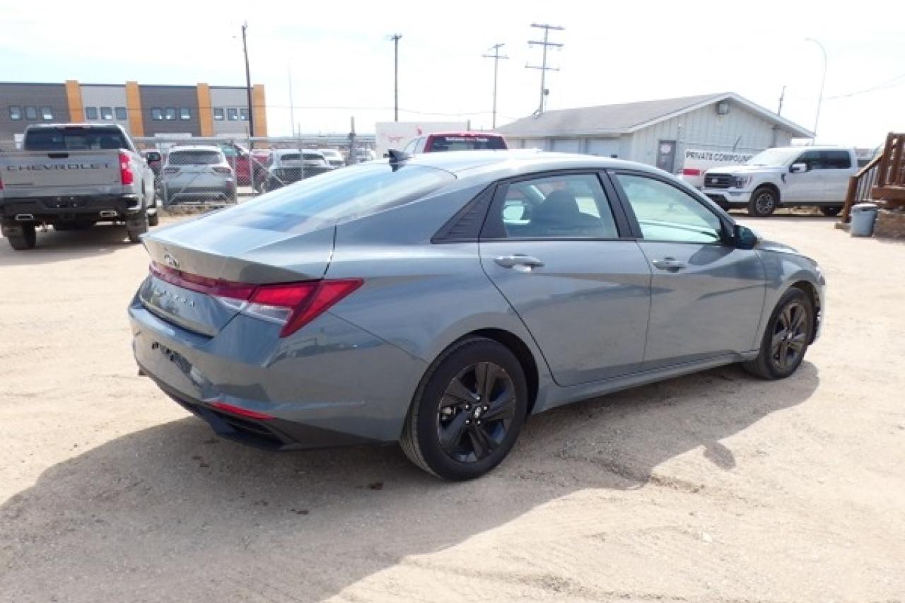 2022 Hyundai Elantra Preferred IVT w/Sun & Tech Pkg, Htd cloth, S/R,BUC - Photo #6