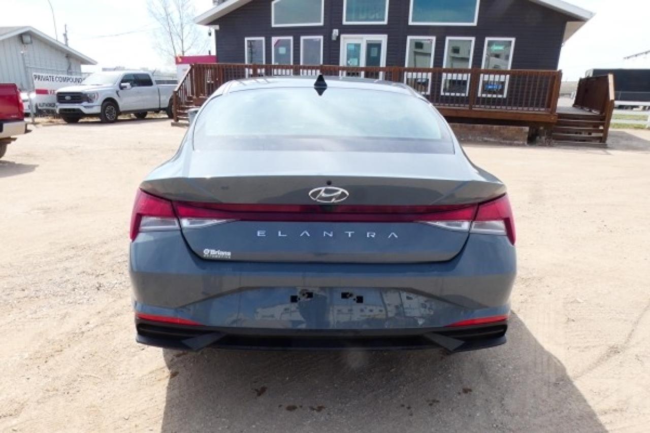 2022 Hyundai Elantra Preferred IVT w/Sun & Tech Pkg, Htd cloth, S/R,BUC - Photo #7