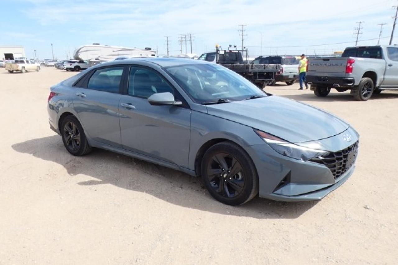 2022 Hyundai Elantra Preferred IVT w/Sun & Tech Pkg, Htd cloth, S/R,BUC - Photo #4