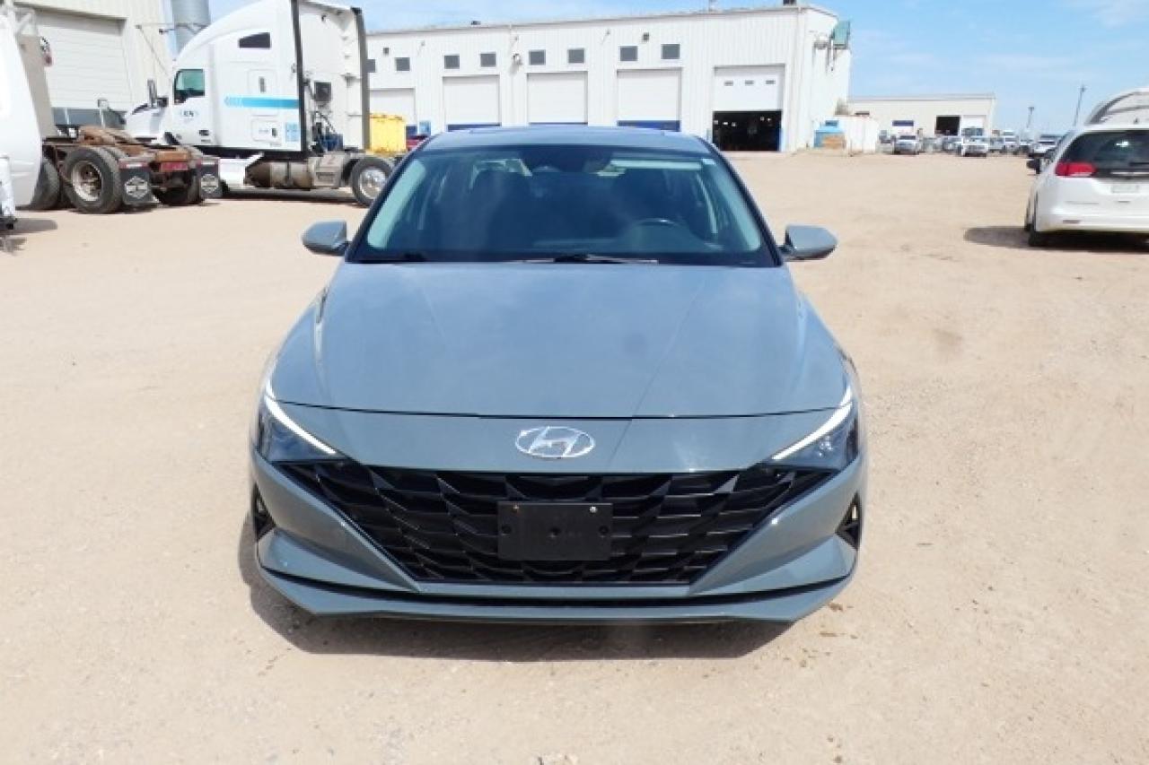 2022 Hyundai Elantra Preferred IVT w/Sun & Tech Pkg, Htd cloth, S/R,BUC - Photo #3