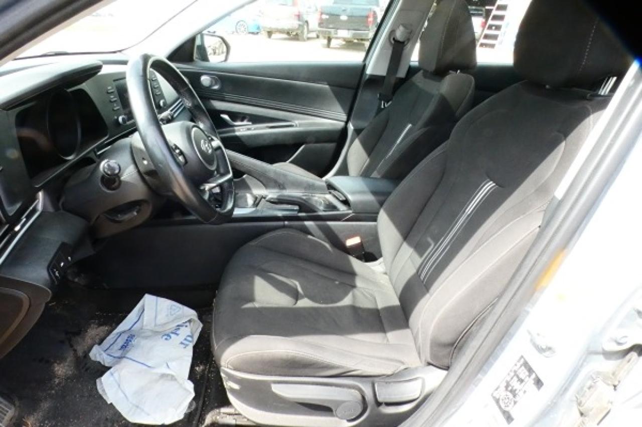 2022 Hyundai Elantra Preferred IVT w/Sun & Tech Pkg, Htd cloth, S/R,BUC - Photo #10