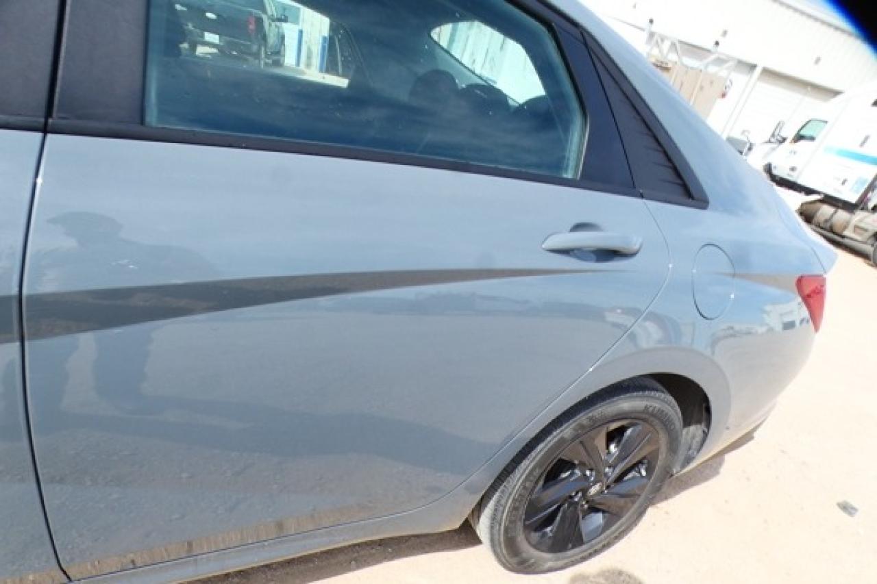 2022 Hyundai Elantra Preferred IVT w/Sun & Tech Pkg, Htd cloth, S/R,BUC - Photo #22