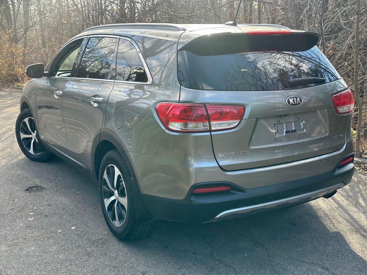 2016 Kia Sorento AWD 4dr 3.3L EX 7-Seater - Photo #8