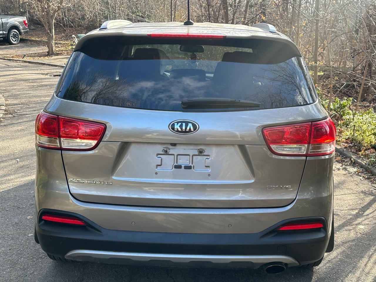 2016 Kia Sorento AWD 4dr 3.3L EX 7-Seater - Photo #10