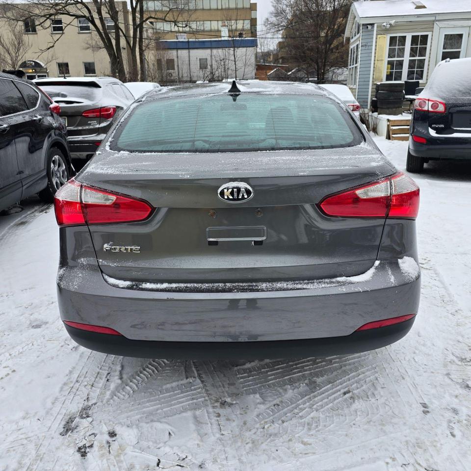 2015 Kia Forte 4dr Sdn Auto LX Photo3