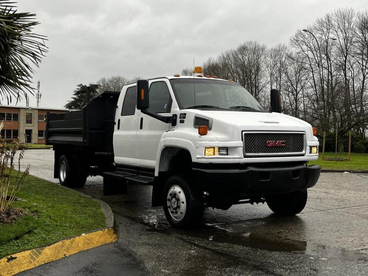 Used 2005 GMC C5 Duramax Hydraulic Brakes Dump Truck Diesel 4x4 for sale in Burnaby, BC