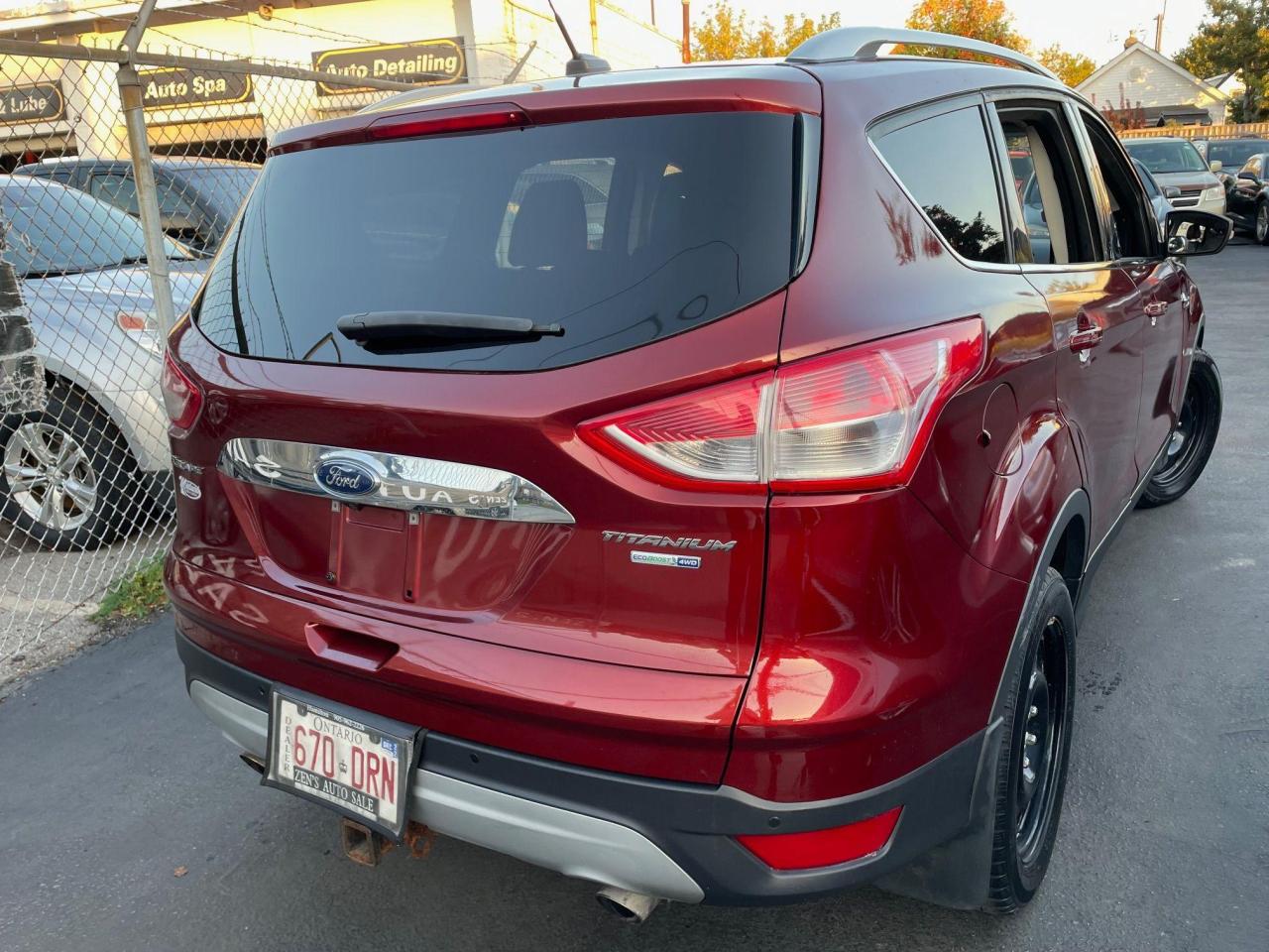 2016 Ford Escape Titanium *AWD, NAV, BACKUPCAM, HEAT LEATHER SEATS* - Photo #4