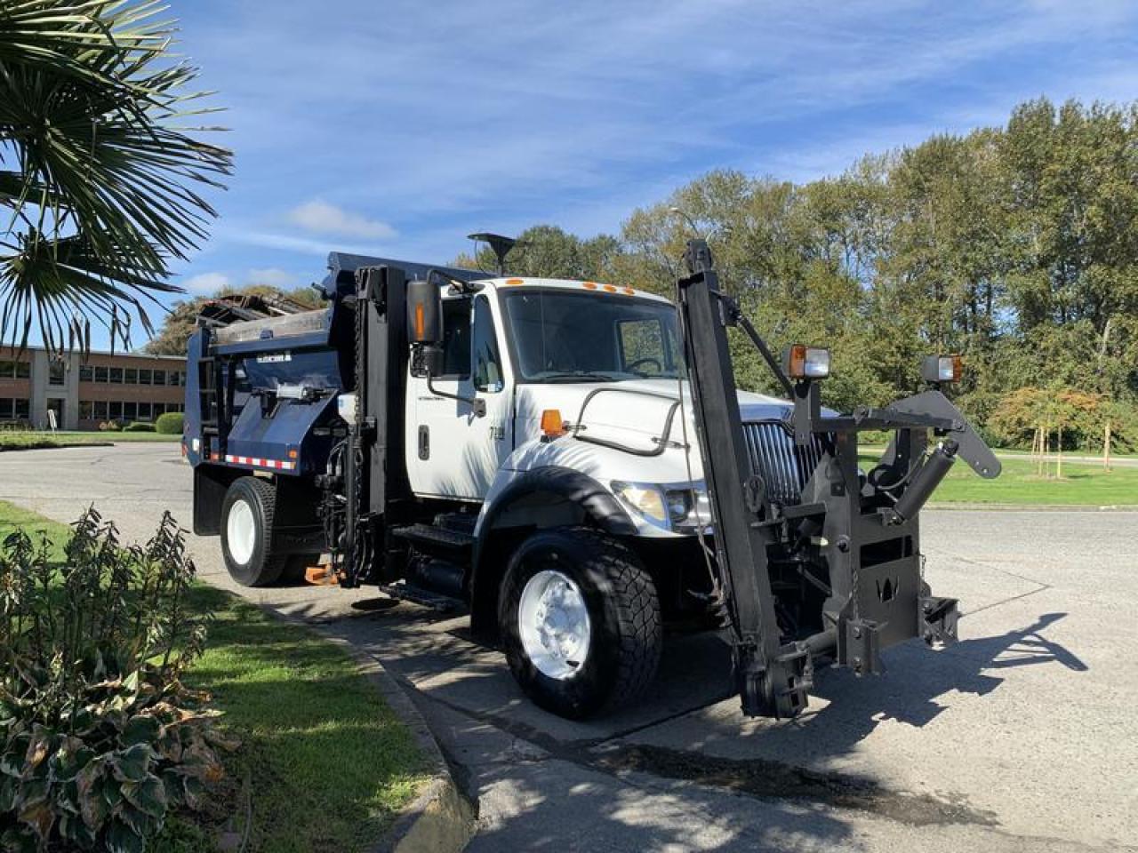 Used 2007 International 7300 Dump Truck With Plow and Spreader Diesel for sale in Burnaby, BC