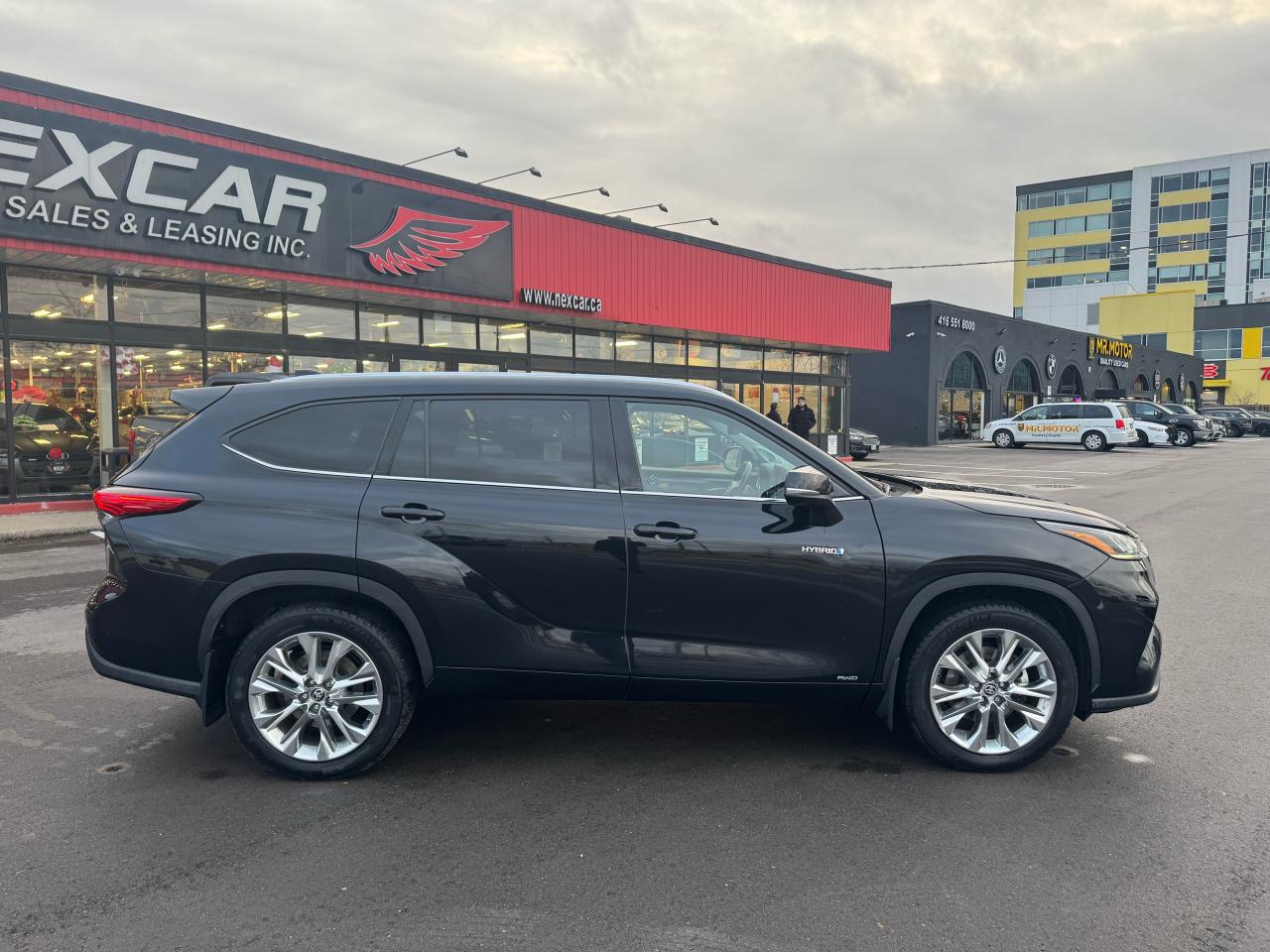 Used 2020 Toyota Highlander HYBRID LIMITED AWD 7 PASS LEATHER SUNROOF NAVI for sale in North York, ON