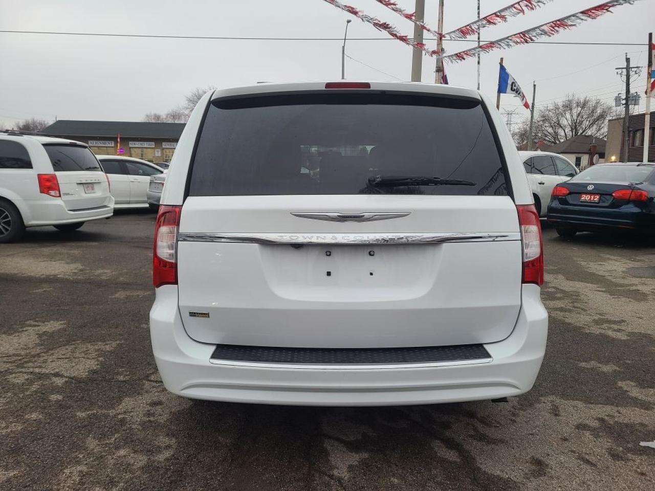 Used 2014 Chrysler Town & Country TOURING for sale in Hamilton, ON