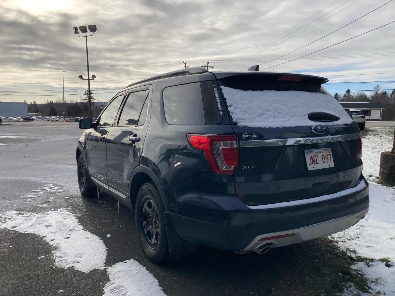 2017 Ford Explorer  Photo