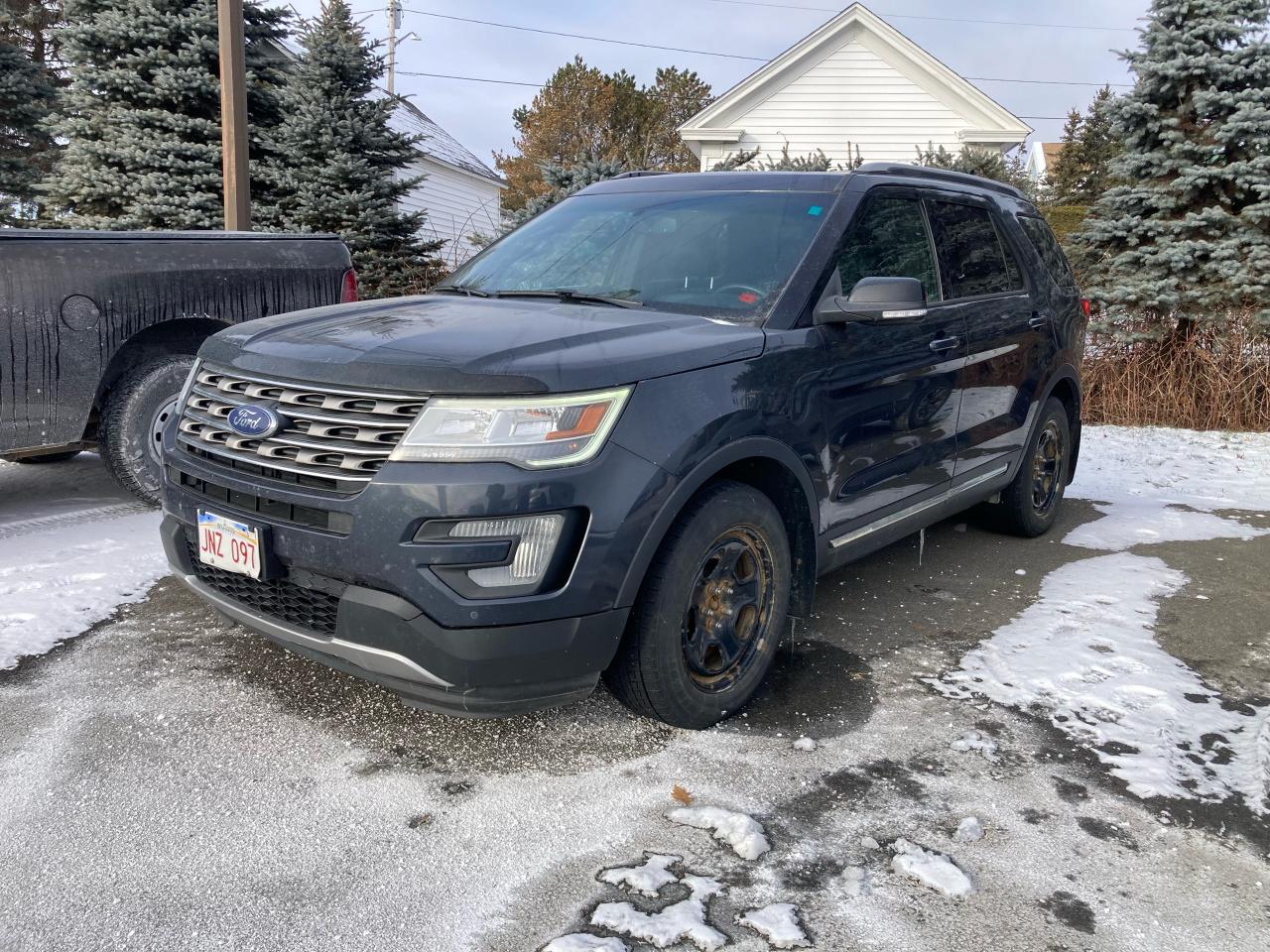 2017 Ford Explorer  Photo0