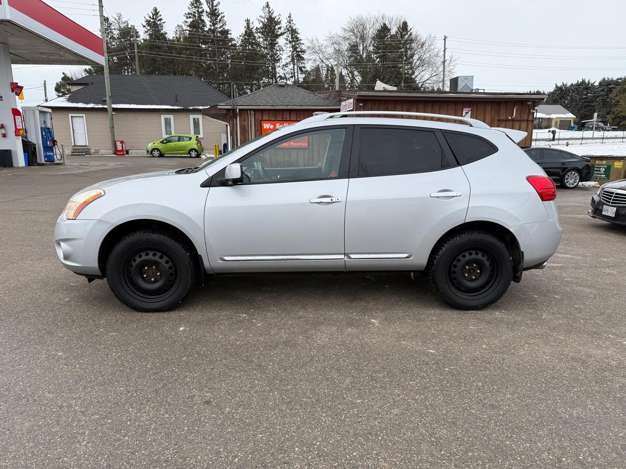 Used 2013 Nissan Rogue SL 4 tires with alloys for sale in Waterloo, ON